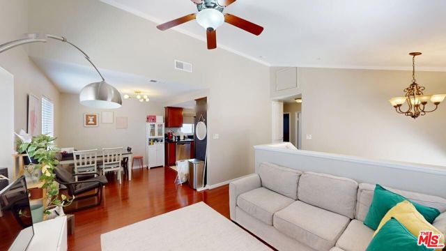 375 S Sierra Madre Boulevard, Pasadena CA: https://media.crmls.org/mediaz/bf0a6e82-b0ca-447f-aa98-22c46bbcea00.jpg