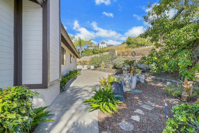 Detail Gallery Image 11 of 61 For 1515 Monte Vista Dr, Vista,  CA 92084 - 4 Beds | 2/1 Baths