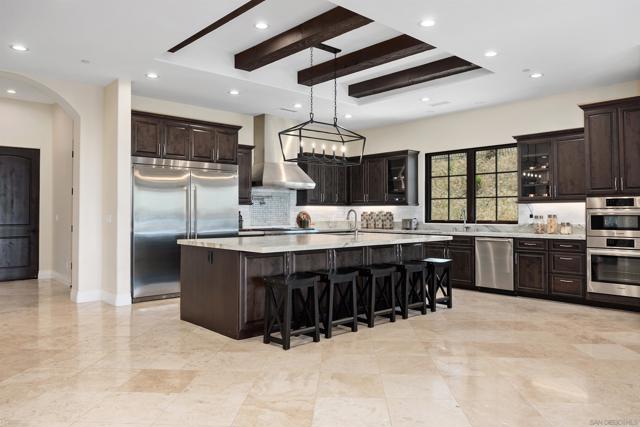 7545 Top O The Morning Way, San Diego CA: https://media.crmls.org/mediaz/bf0aee10-5722-4180-9a04-657a1d0d2420.jpg