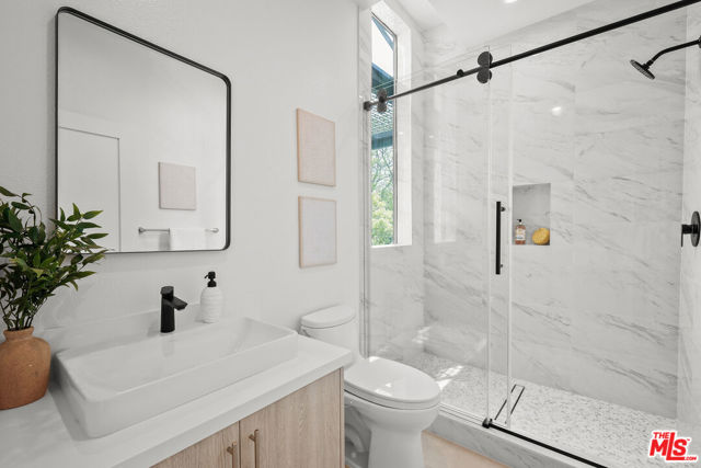 1200 N Orange, West Hollywood CA: https://media.crmls.org/mediaz/bf0c88dd-74bb-4d96-8f3b-65e62150e334.jpg