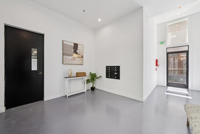 1433 Floribunda Avenue, Burlingame CA: https://media.crmls.org/mediaz/bf0d131f-d4dc-4d6e-a4b8-48f021ac2171.jpg