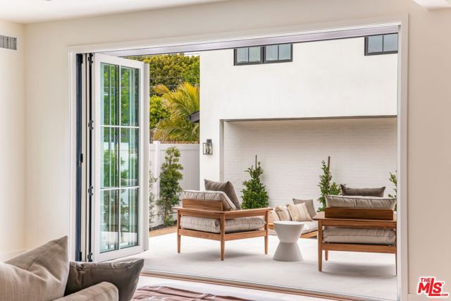 2455 23rd Street, Santa Monica CA: https://media.crmls.org/mediaz/bf0d4ddb-7592-40ac-938e-8becd41e65c6.jpg