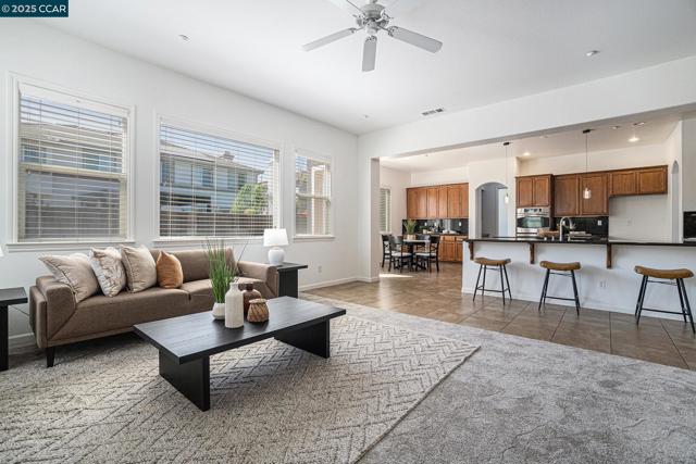 2029 Fitzgerald Way, Brentwood CA: https://media.crmls.org/mediaz/bf0d6f09-beb0-4c59-94ad-dd7d65cf27db.jpg
