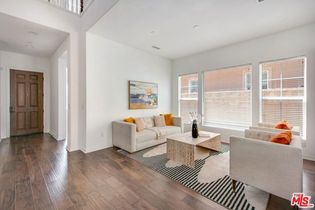 20659 W Beech Circle, Porter Ranch CA: https://media.crmls.org/mediaz/bf0dc939-17ad-4927-8c04-8a5089c29973.jpg