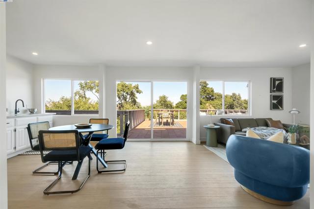 102 Castlewood Dr, Pleasanton CA: https://media.crmls.org/mediaz/bf0e476f-b874-471f-9e81-2cce9305b6a2.jpg