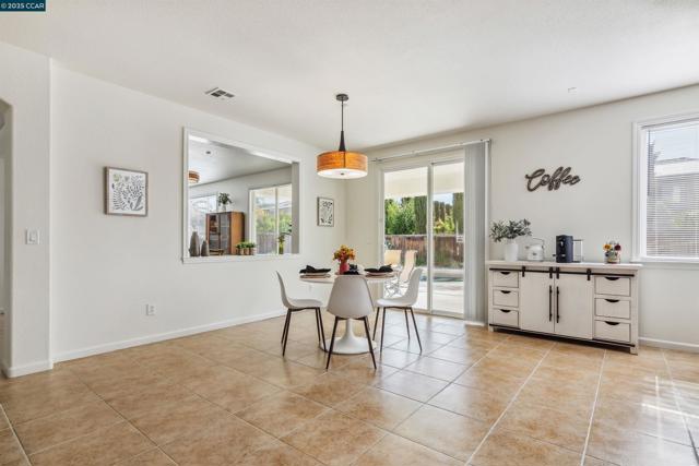 1840 Tanglewood Ln, Brentwood CA: https://media.crmls.org/mediaz/bf0e687a-f626-4ec9-b3d8-7acf3fd8dff8.jpg