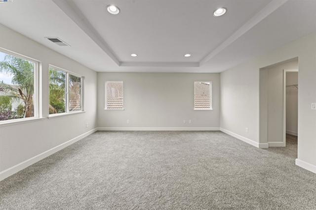 204 Daylily Ln, Patterson CA: https://media.crmls.org/mediaz/bf0ec2b5-edb3-4e29-ac71-8806dfe60780.jpg