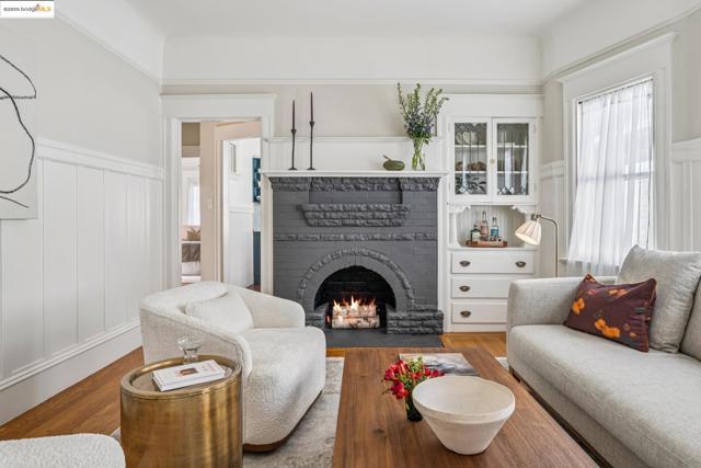 478 43rd St, Oakland CA: https://media.crmls.org/mediaz/bf0ecca9-bae5-4456-bb00-b0f947416863.jpg