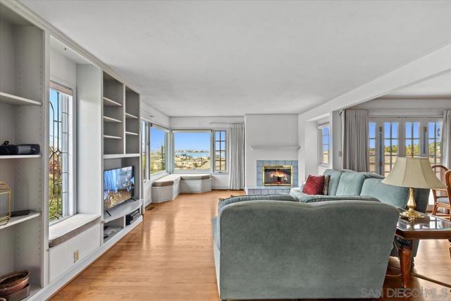 3335 Fenelon St, San Diego CA: https://media.crmls.org/mediaz/bf0f3d83-b82f-42c8-a8e8-b9ed29dcbf8a.jpg