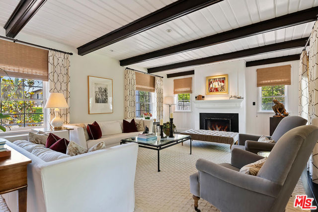 10428 Wyton Drive, Los Angeles CA: https://media.crmls.org/mediaz/bf0f7e57-4d09-45f8-8449-4bcf463d329a.jpg