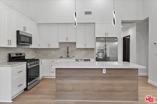 5530 Geer Avenue, Los Angeles CA: https://media.crmls.org/mediaz/bf0fdfbd-f677-44a6-bc55-9f4b5404506c.jpg