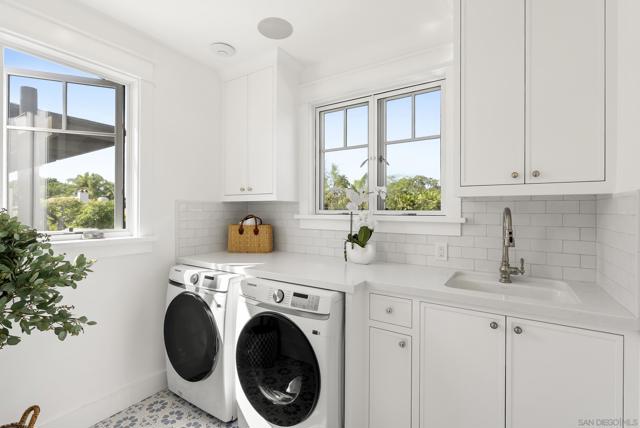 1059 Ocean Blvd, Coronado CA: https://media.crmls.org/mediaz/bf101738-0d25-4cab-954a-04aeec70523f.jpg