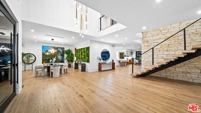 18762 Wells Drive, Tarzana CA: https://media.crmls.org/mediaz/bf10261d-8428-4be8-a5d7-3d03ee6e26ca.jpg
