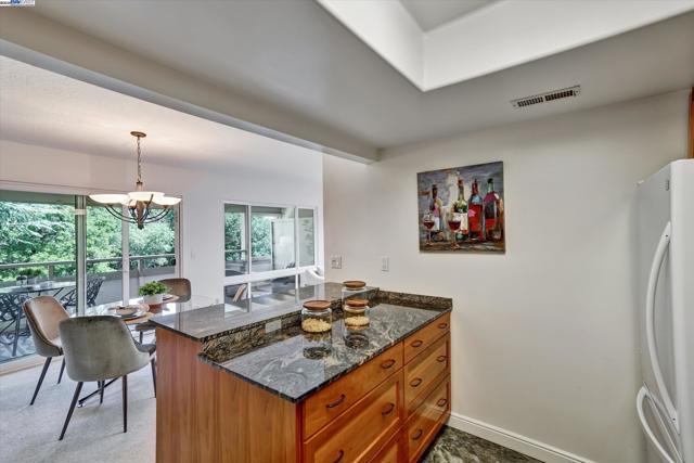 2841 Ptarmigan Dr, Walnut Creek CA: https://media.crmls.org/mediaz/bf111905-1199-492f-8c5c-2914fe1de879.jpg