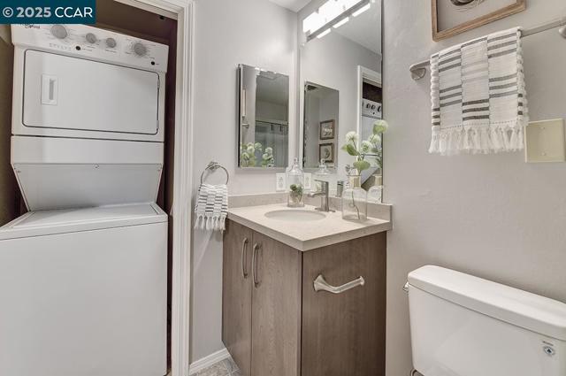 1840 Tice Creek Dr, Walnut Creek CA: https://media.crmls.org/mediaz/bf113593-f160-4868-aced-75d543adcb45.jpg