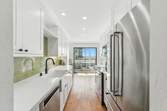 1051 Beach Park Boulevard, Foster City CA: https://media.crmls.org/mediaz/bf11d6c7-505f-40e5-b1fe-cbe0d91f2e84.jpg
