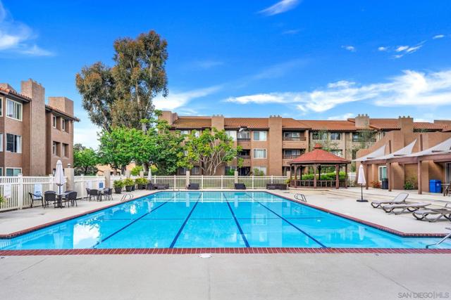 10250 Caminito Cuervo, San Diego CA: https://media.crmls.org/mediaz/bf122df6-d2b4-487e-a70b-fca62edd747a.jpg