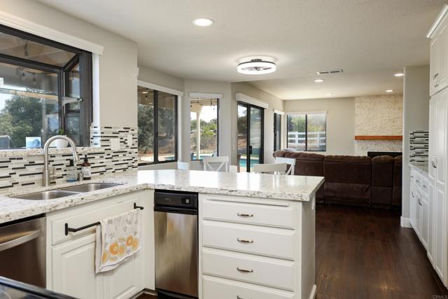 Detail Gallery Image 11 of 39 For 2129 Avenida Del Cielo, Alpine,  CA 91901 - 4 Beds | 2/1 Baths