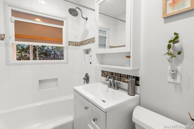 619 Maydee ST, Duarte CA: https://media.crmls.org/mediaz/bf135a16-09b3-4813-b298-49f2fc15a26d.jpg