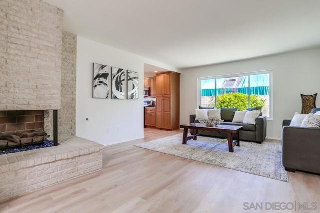 15034 Jenell St, Poway CA: https://media.crmls.org/mediaz/bf13f8e9-15c1-4323-aacf-27bcac88efe2.jpg