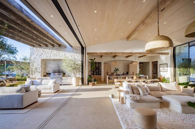 14783 Roxbury Terr., Rancho Santa Fe CA: https://media.crmls.org/mediaz/bf144da8-e57b-4486-bed7-973821dc0c9c.jpg