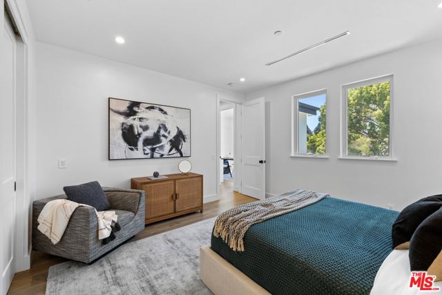 2590 Amherst Avenue, Los Angeles CA: https://media.crmls.org/mediaz/bf14ba07-9b78-42ea-83c5-12f0822d1a12.jpg