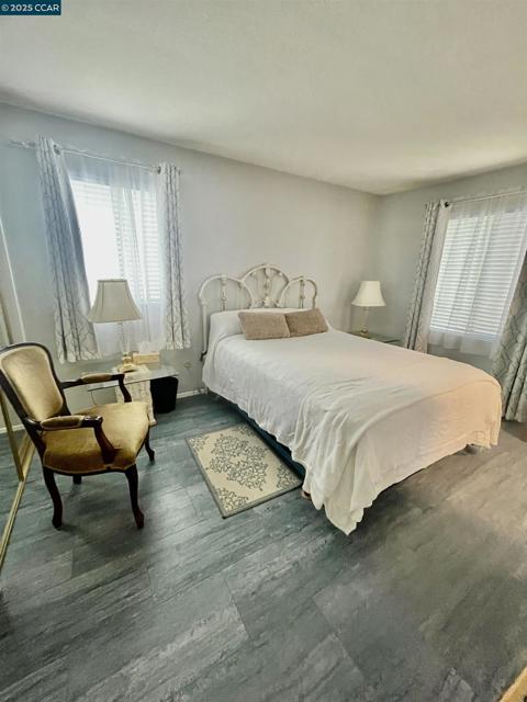 1 Bluff Ct, Hercules CA: https://media.crmls.org/mediaz/bf14bffd-9fe7-417b-a0ab-4a1f29b29f08.jpg