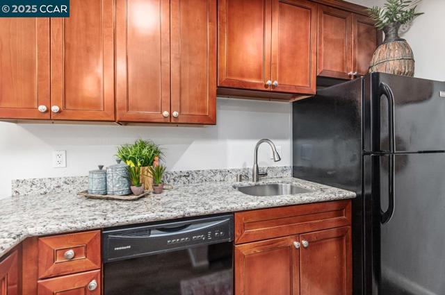 2742 Oak Rd, Walnut Creek CA: https://media.crmls.org/mediaz/bf14e8c8-2ea7-4dee-978b-4834bbb4f0be.jpg