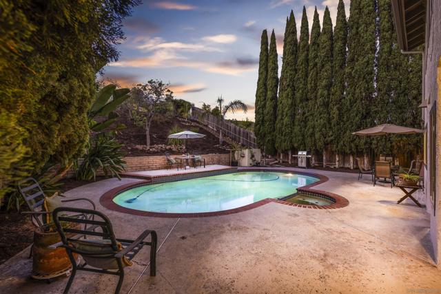 9720 Graceland Way,  CA: https://media.crmls.org/mediaz/bf14f553-39ab-4ae4-9eb3-b9c1e2edd358.jpg