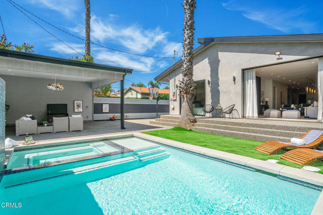 5622 Natick Avenue, Sherman Oaks CA: https://media.crmls.org/mediaz/bf1599fb-1b54-40ed-ad30-110926d8fe34.jpg