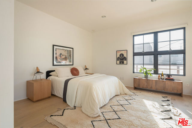 509 Santa Clara Avenue, Venice CA: https://media.crmls.org/mediaz/bf15b97b-2e63-4096-b006-a7045146fca9.jpg