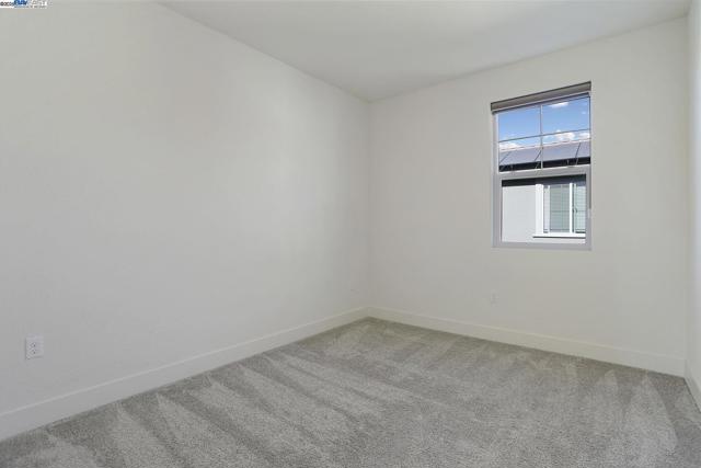 2208 Daimler St, Lathrop CA: https://media.crmls.org/mediaz/bf1610a8-6cda-4369-a816-8b689b0040d3.jpg