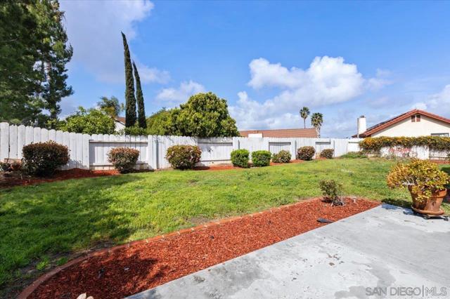 815 Boyle Ave, Escondido CA: https://media.crmls.org/mediaz/bf161783-d001-4c57-9d87-9c56b2ace8de.jpg