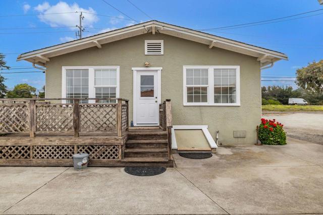 1490 Cabrillo Highway, Half Moon Bay CA: https://media.crmls.org/mediaz/bf1657d1-0329-433b-ac6e-1eb5980ae889.jpg