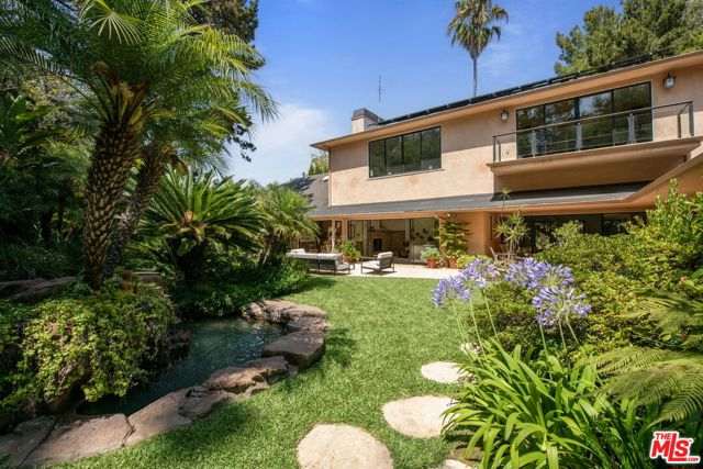 515 Warner Avenue, Los Angeles CA: https://media.crmls.org/mediaz/bf1713a6-01ac-432b-ac6a-7dafc14326bc.jpg