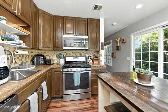 5327 Heather Street, Camarillo CA: https://media.crmls.org/mediaz/bf17825b-84bb-434c-8cf7-379044969eb6.jpg