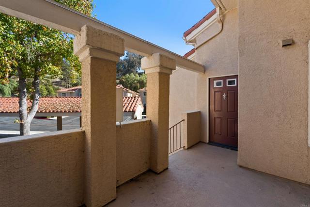 100 Sea Cliff Way, Oceanside CA: https://media.crmls.org/mediaz/bf17c831-20db-4778-8991-f7710c51a27e.jpg