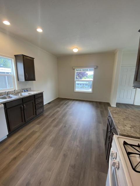 Image 8 of 21 For 99 Marigold Avenue