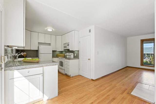 271 41st Avenue, San Mateo CA: https://media.crmls.org/mediaz/bf17f6fc-4836-4c25-8472-3f6825c6c2d7.jpg