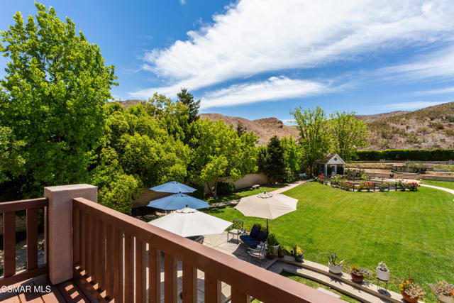 68 E Twisted Oak Drive, Simi Valley CA: https://media.crmls.org/mediaz/bf1828b9-30e9-424f-b674-45991db5bef2.jpg