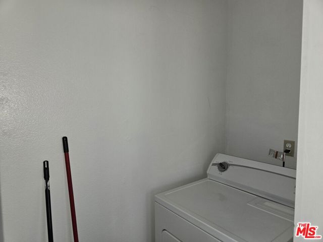 1233 Tamarind Avenue, Los Angeles CA: https://media.crmls.org/mediaz/bf1878dd-2dbe-4d3b-bcb1-dbfb14c1baaf.jpg