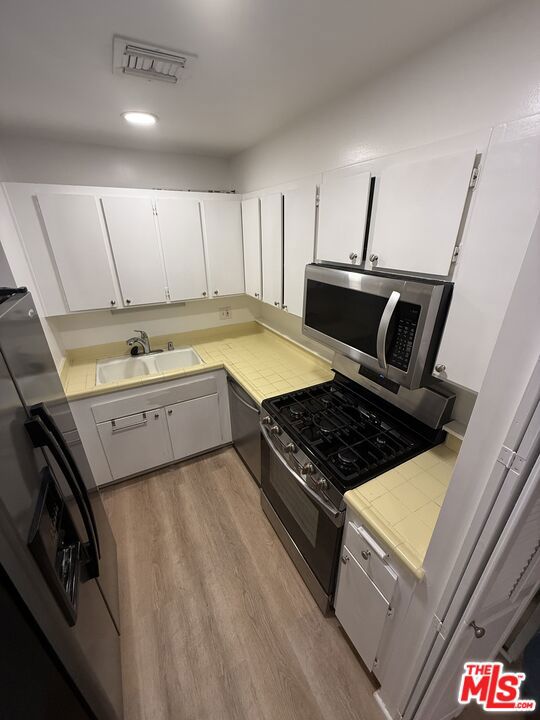 800 W 1st Street, Los Angeles CA: https://media.crmls.org/mediaz/bf18b7d8-b2bb-4af2-95db-ad9ac502f3d9.jpg