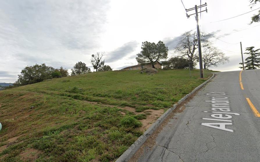 MLS #250023917SD img 2