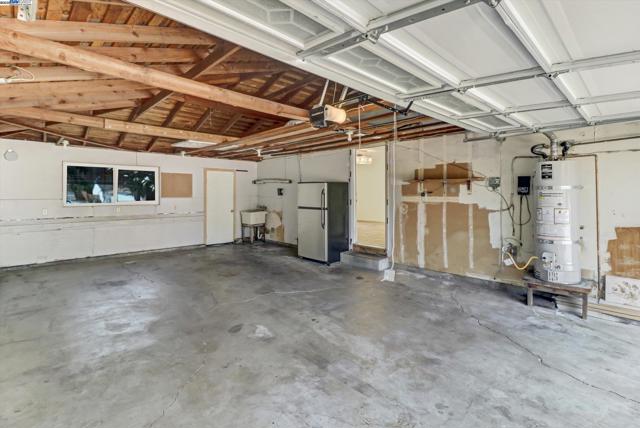 3524 Longview Rd, Antioch CA: https://media.crmls.org/mediaz/bf1a80ce-3edb-4c8b-8526-8bd773e9e983.jpg