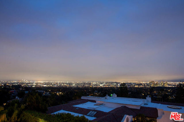 9892 BEVERLY GROVE Drive, Beverly Hills CA: https://media.crmls.org/mediaz/bf1a8597-51c7-4338-b75e-d214f9c13ff9.jpg