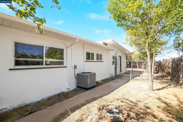 197 Carolos Drive, Pacheco CA: https://media.crmls.org/mediaz/bf1aa591-5be5-4100-87e0-be14b9698cce.jpg