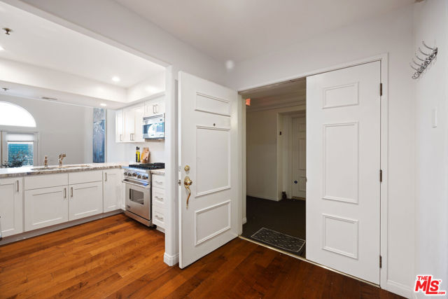 Drew Fenton | 12011 Goshen Avenue Los Angeles CA | MLS: 7095692
