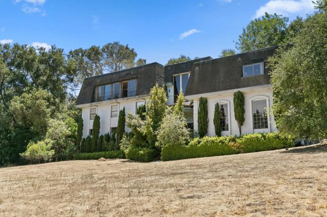 11027 Eastbrook Avenue, Los Altos CA: https://media.crmls.org/mediaz/bf1aea39-1520-4d0c-bb78-a50ec159e527.jpg
