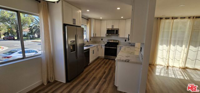 8668 Gregory Way, Los Angeles CA: https://media.crmls.org/mediaz/bf1af789-dcda-48fe-9aa7-2061aadee144.jpg