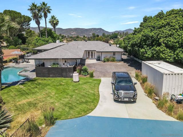 1271 Via Sendero, Escondido CA: https://media.crmls.org/mediaz/bf1b373f-9660-4ac7-9feb-72e278e07580.jpg